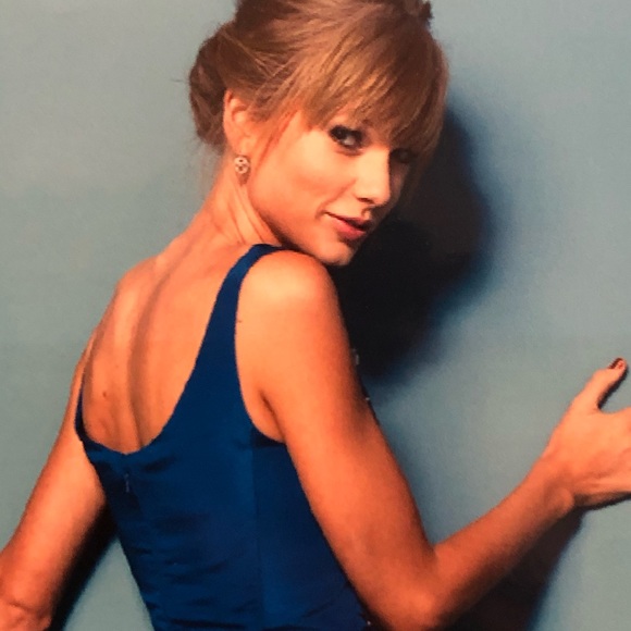 Taylor swift signed with COA 🖊 - Picture 3 of 5